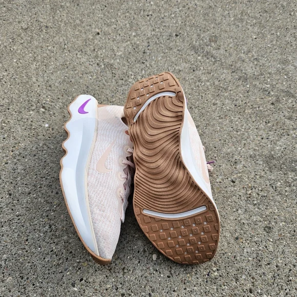 Nike Motiva - Picture 4 of 17